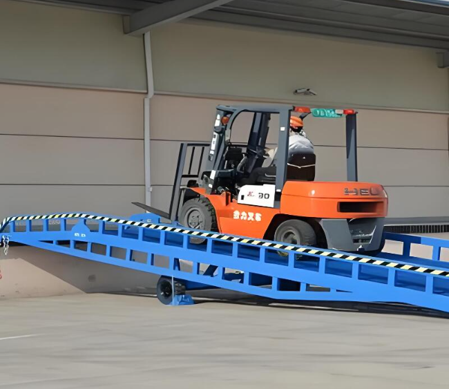 多文镇移动式卸货平台（叉车用）