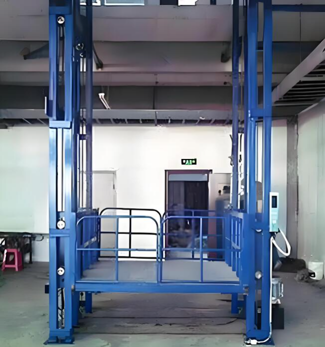 多文镇导轨式升降货梯